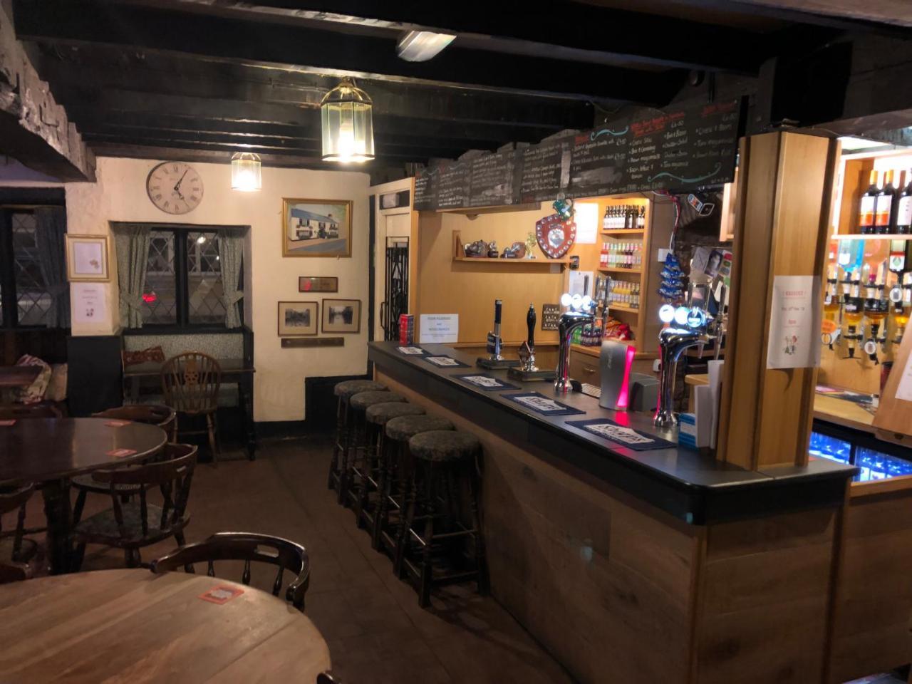 The Crosskeys Inn Usk Exterior photo