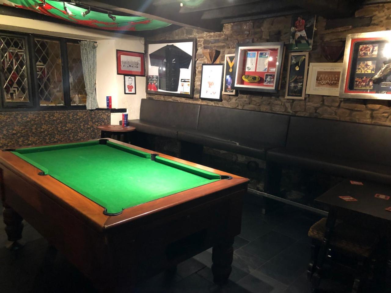 The Crosskeys Inn Usk Exterior photo